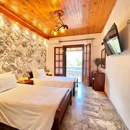 Yiannitsis-harmony In The Flowers, Acharavi Holiday home *